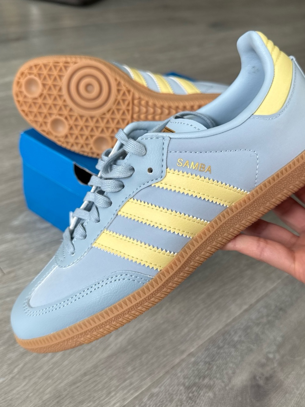 🪽NIB adidas Samba Light Blue with Pale Yellow Stripes and Gum Sole🪽